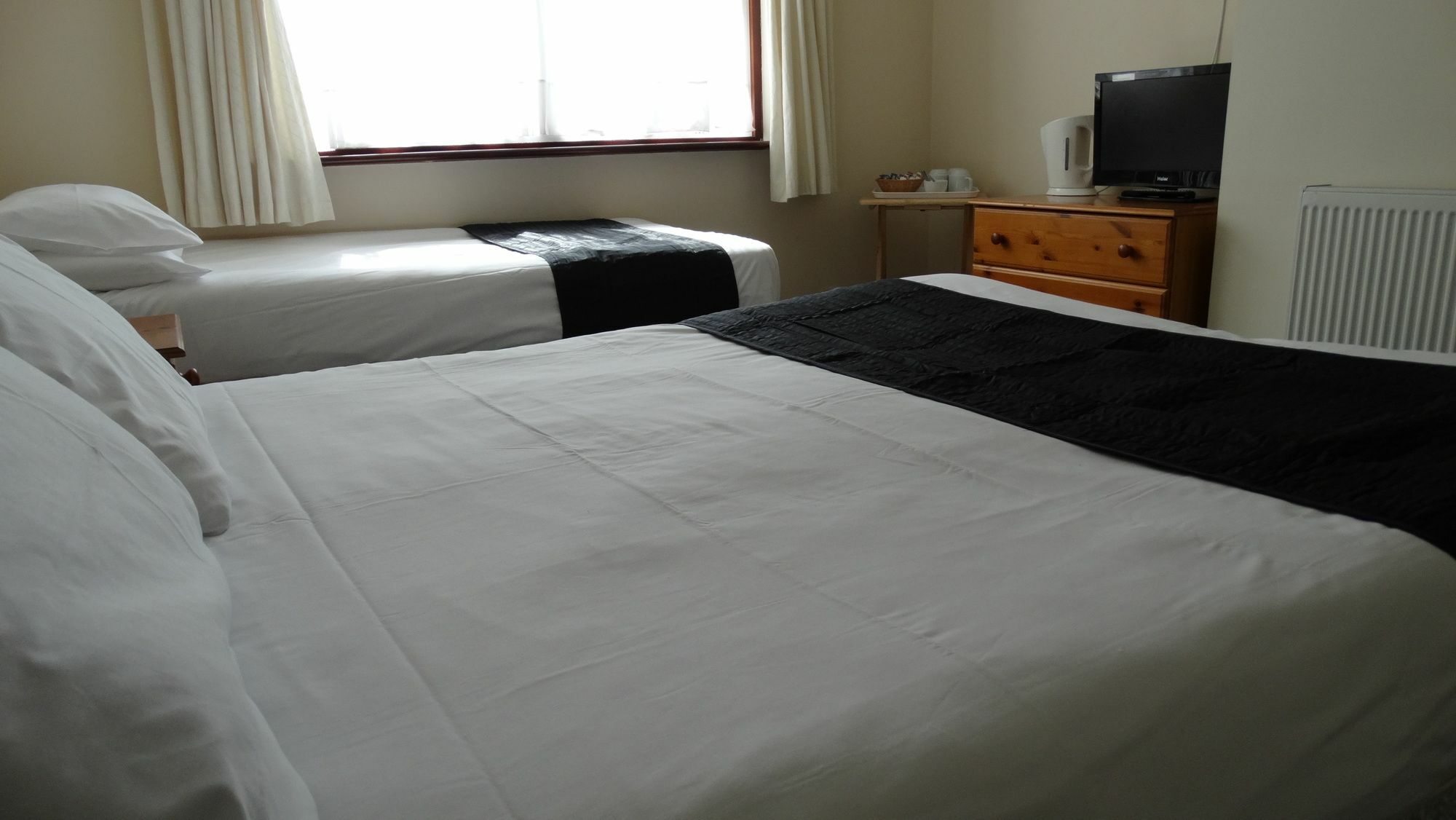Little Foxes Hotel & Gatwick Airport Parking Crawley  Esterno foto